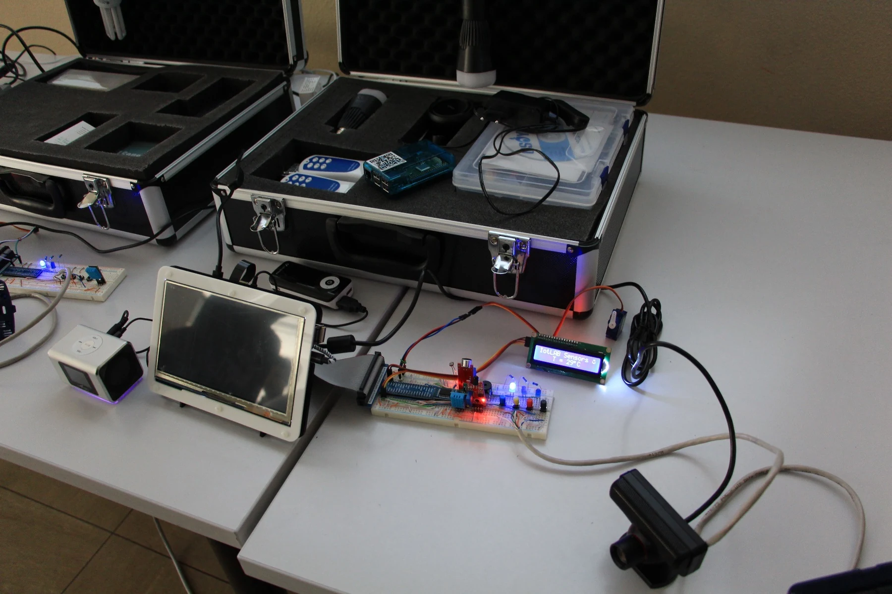 Dimostrazione Smart360 in laboratorio con kit e piattaforma collegati