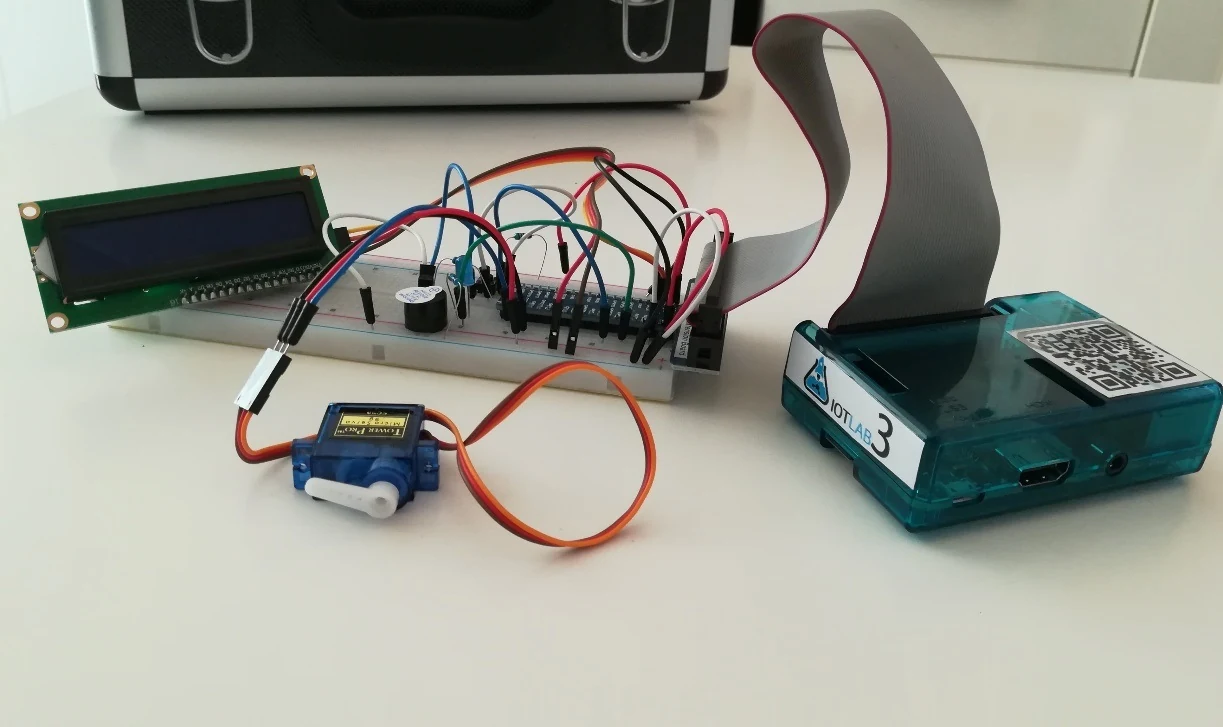 Prototipo Smart360 basato su Raspberry Pi con sensori e attuatori